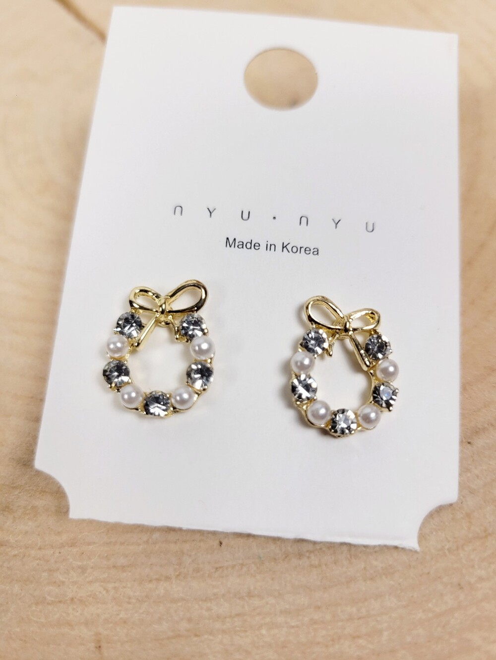 Brand New Gold Tone Christmas Wreath Pearl Rhinestone Stud Earrings